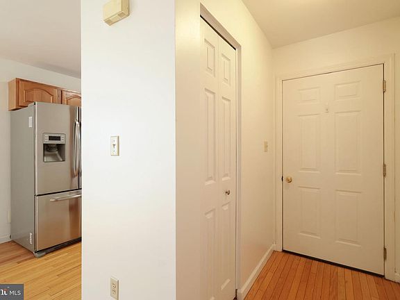 3rd image of 122 Washington Pl