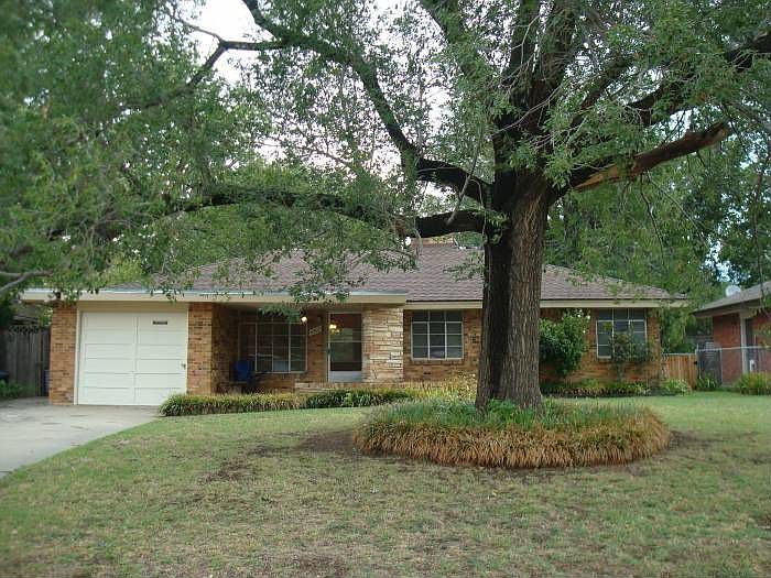 2nd image of 4307 NW 12th St