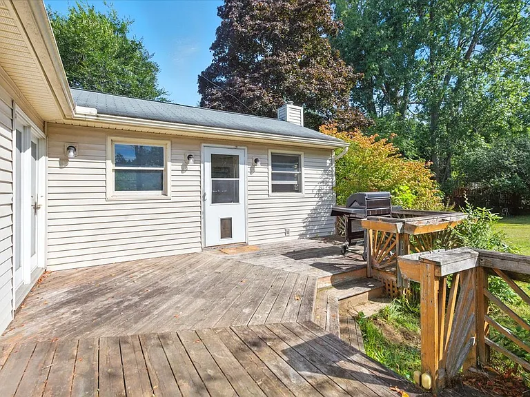 18 Maplewood Dr — Photo 37