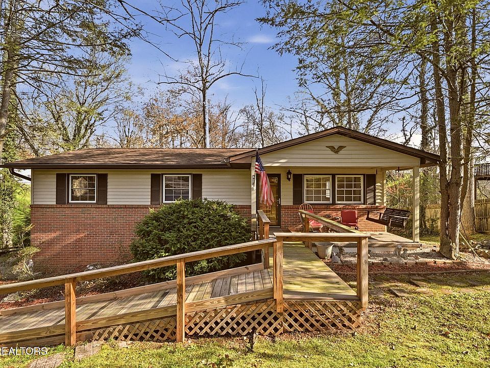 1st image of 427 Sherwood Estates Cir