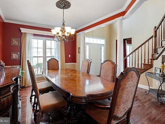 5th image of 213 Sandhill Way