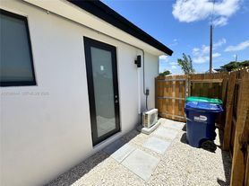 11086 SW 219th St, Miami, FL