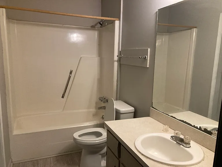 495 Holly Ridge Dr #B — Photo 9