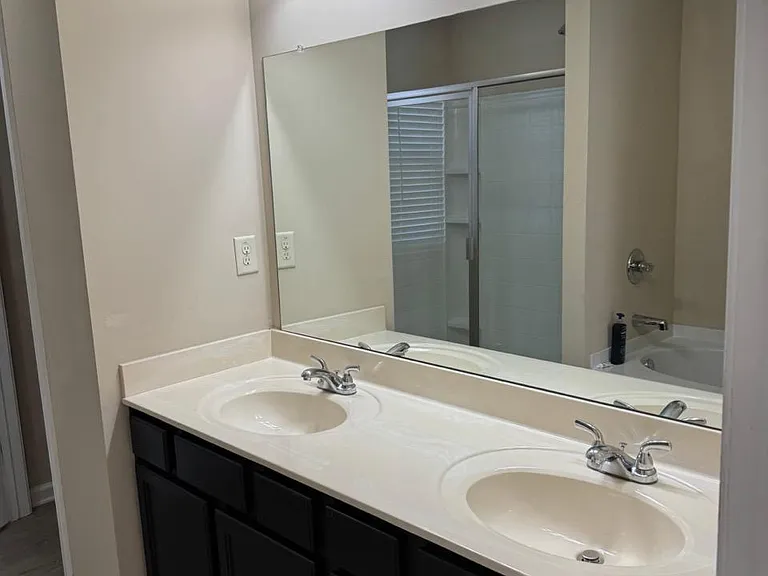 1620 Shire Village Dr — Photo 17