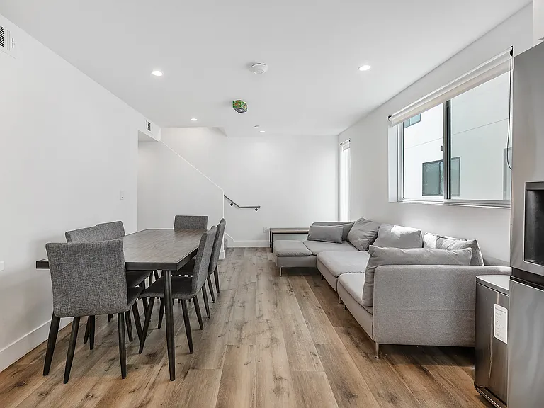 1508 W 30th St #1 — Photo 3