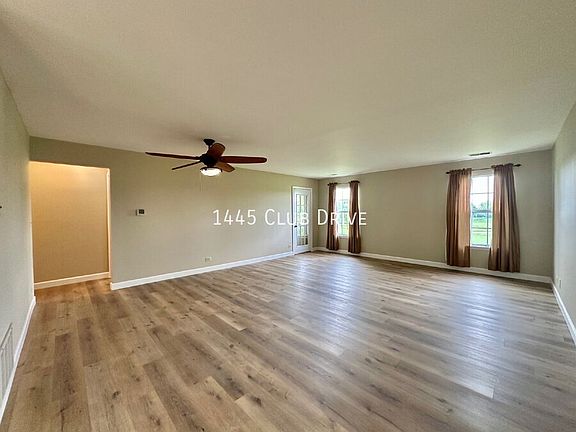 2nd image of 1445 Club Dr