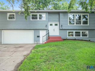 3104 S Western Ave, Sioux Falls, SD 57105