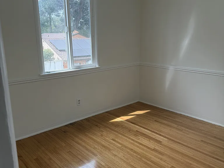 1210 N Kenwood St — Photo 4