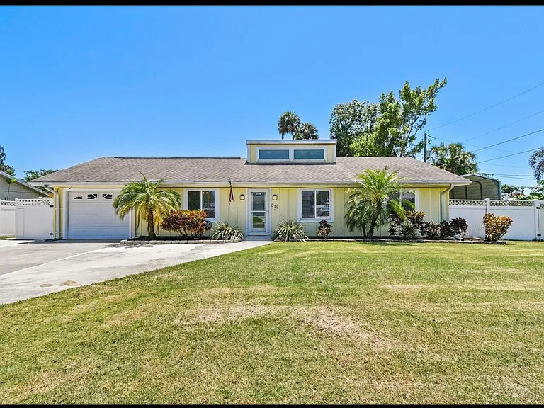 319 42nd Street Ct W — Photo 2