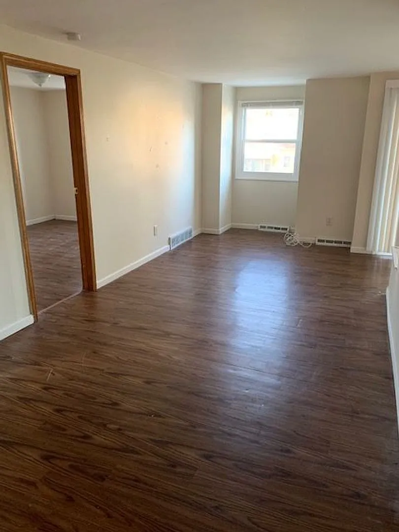 Angle-Tyler Apartments — Photo 4