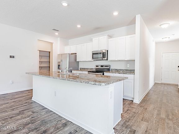 5th image of 8066 MEADOW WALK Lane