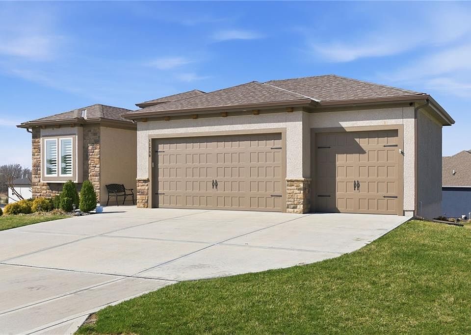 11230 S Zarda Dr, Olathe, KS 66061 | Zillow