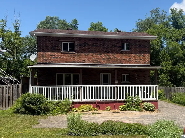 190 Ecclestone Dr, Bracebridge, ON P1L 1G4
