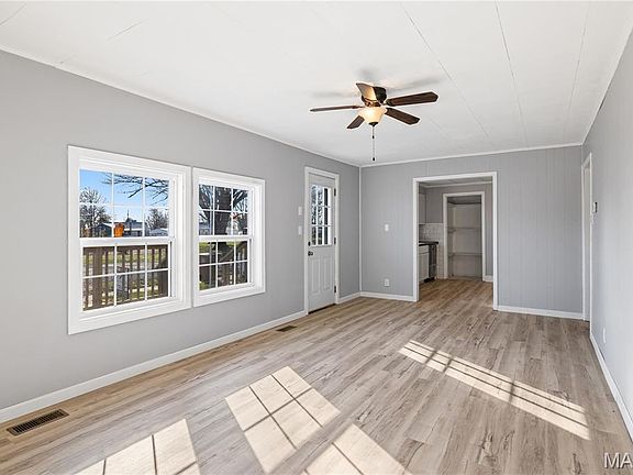 5th image of 109 N School St