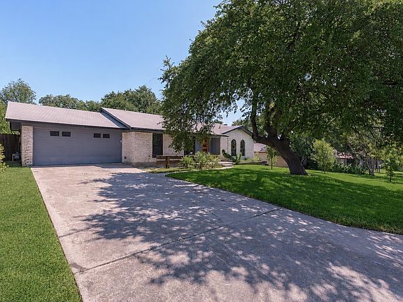 4th image of 1300 Old Cedar Ln