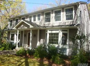 37 Hollow Rd, Stony Brook, NY 11790