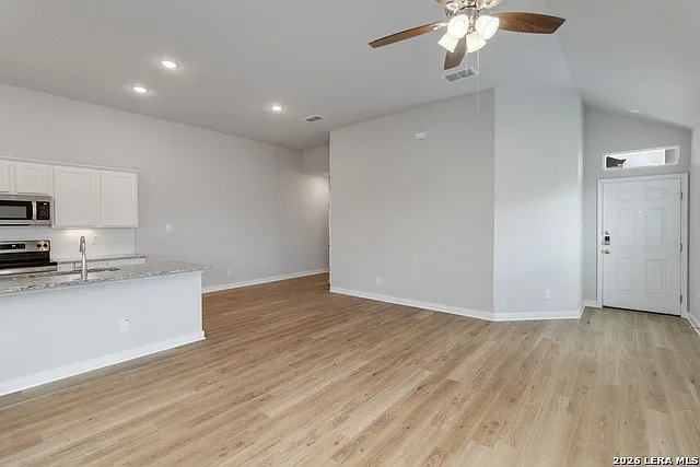3 bed, 2.0 bath, 1484 sqft, $1,545 — Photo 3