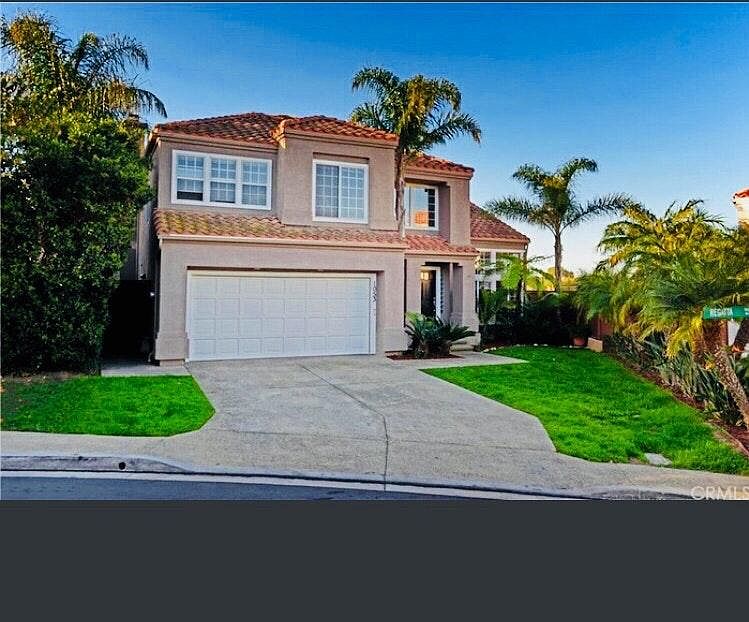 Great front yard with plenty parking, view of bluffs behind