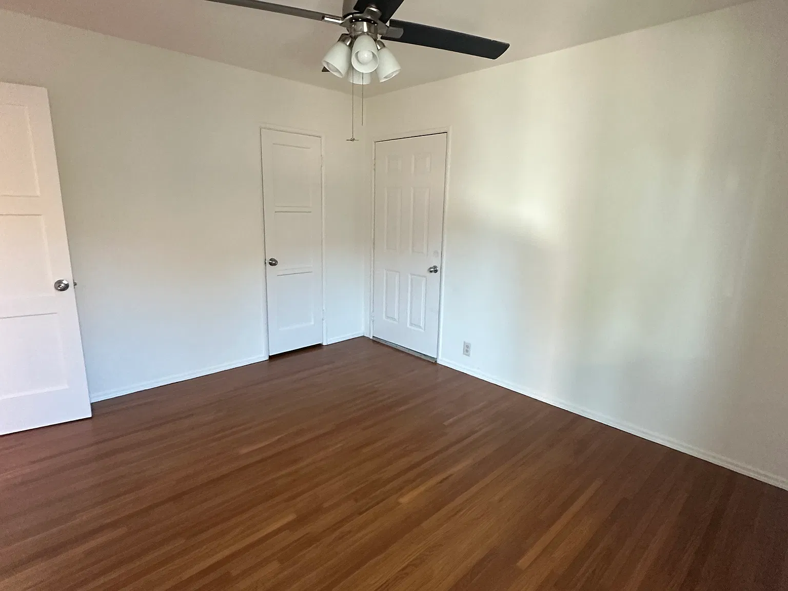 5616 Huddart Ave — Photo 3