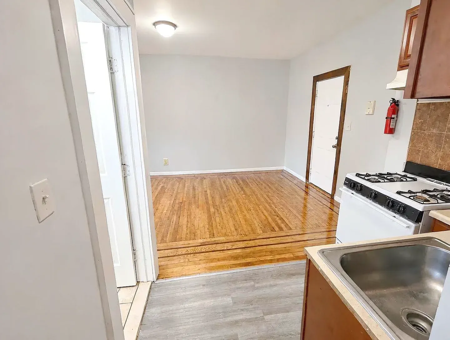 658 Sandrord Ave, Newark — Photo 3