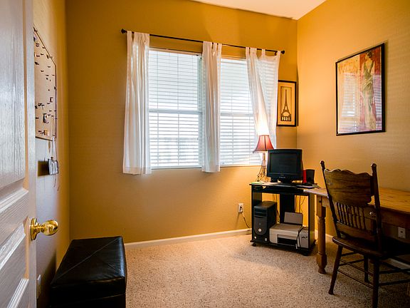 Bedroom 1/Guest Room/Office