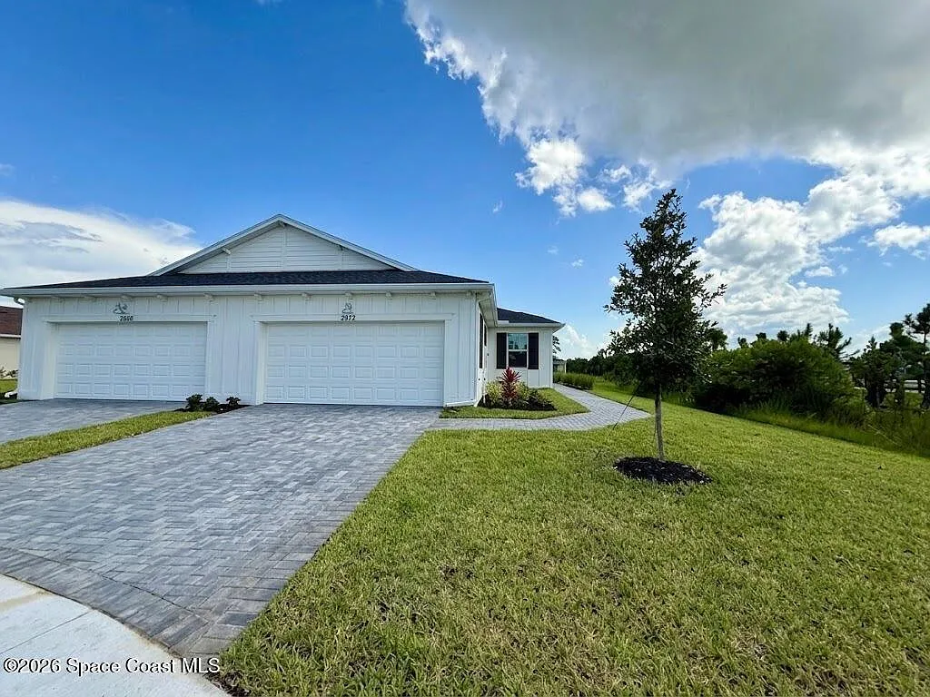 3 bed, 2.0 bath, 1758 sqft, $2,800 — Photo 2