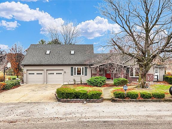 2nd image of 15742 Moody Rd