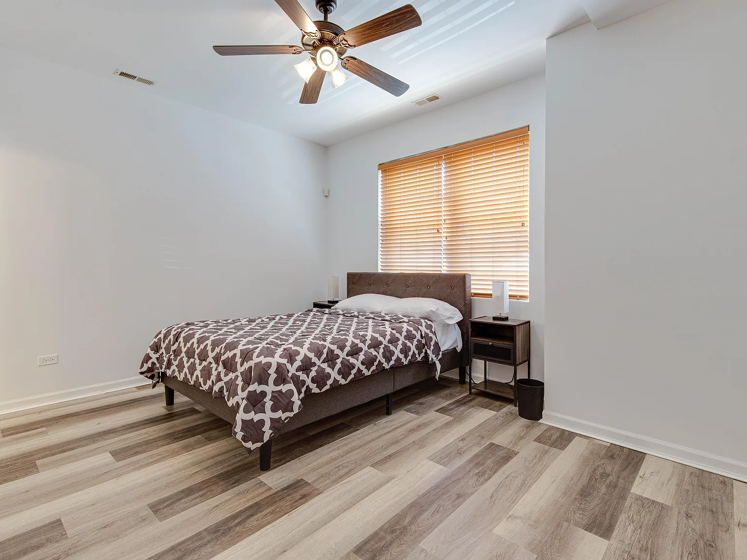 2 bed, 2.0 bath, 1100 sqft, $1,819 — Photo 1