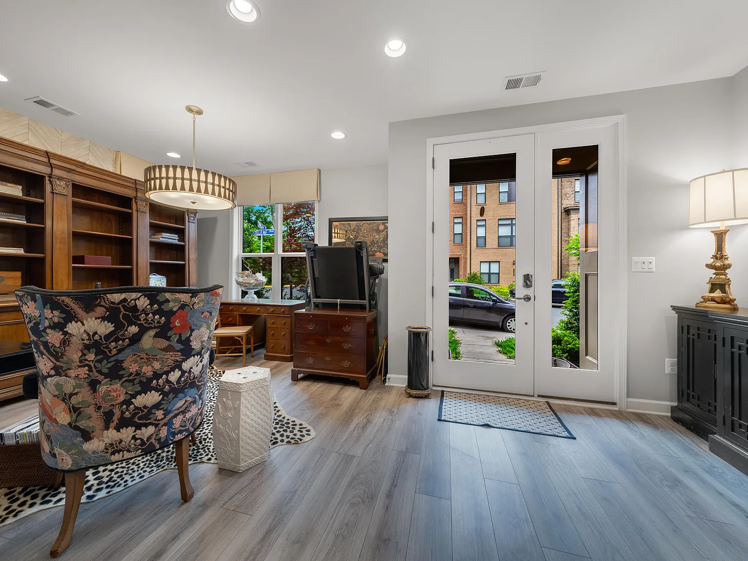 3 bed, 2160 sqft, $4,500 — Photo 4