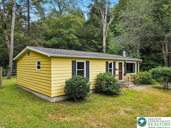 3633 Fairyland Rd, Lehighton, PA 18235