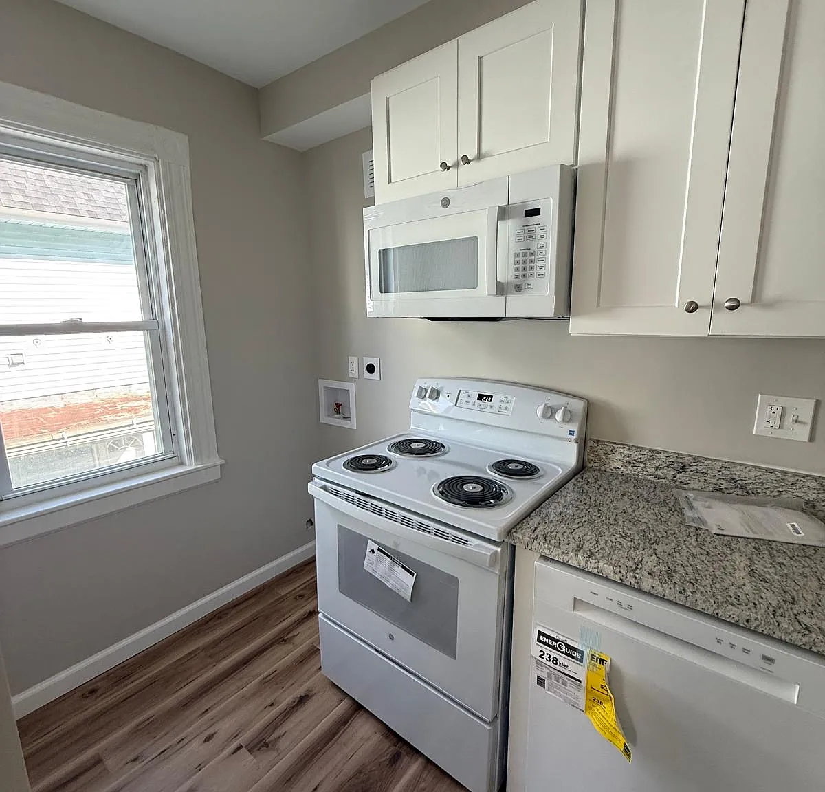 2 bed, 900 sqft, $1,985 — Photo 1