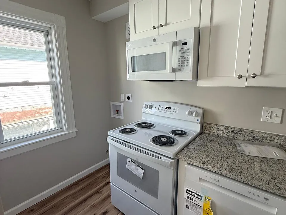 219 Laurel St #2E