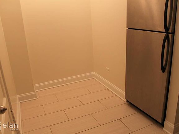 4th image of 539 W Dickens Ave #2W