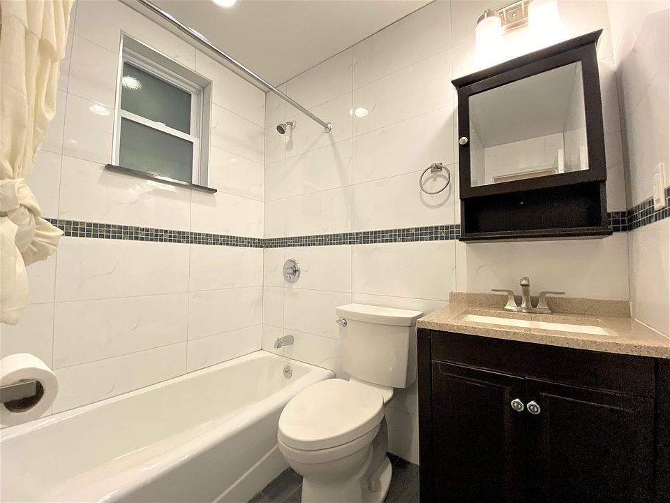 1st image of 12313 25th Ave #1F