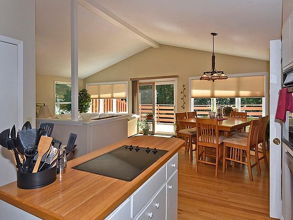 3rd image of 1201 Woodridge Pl