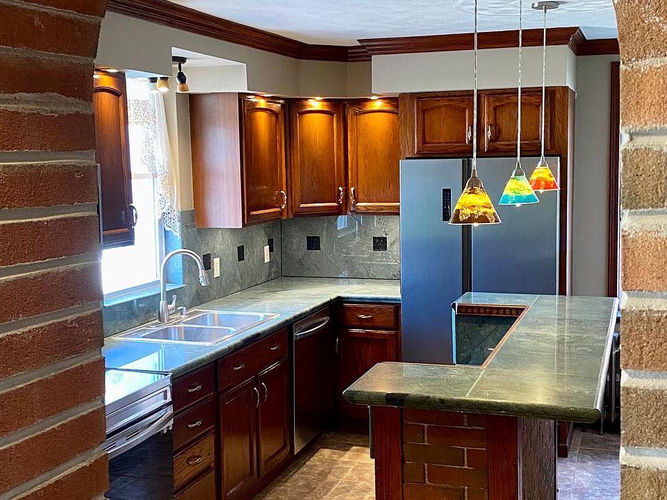 Brick archway to kitchen.