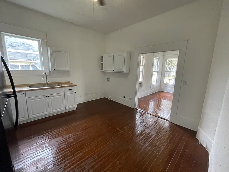 209 W Caroline St — Photo 7