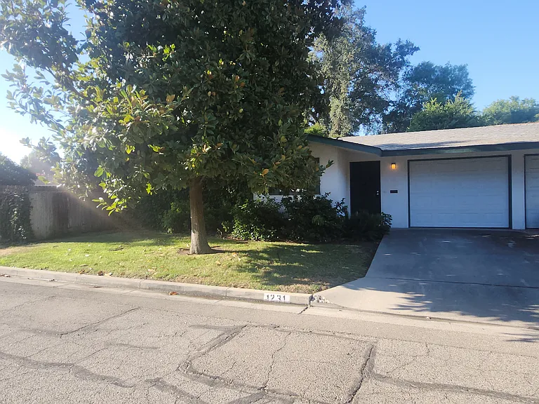 1231 W Raymon Ave #1231 — Photo 1