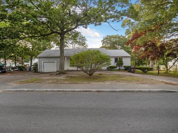 198 Bristol Ave, Hyannis, MA 02601