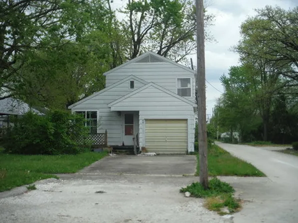 405 S 4th St, Fairbury, IL 61739