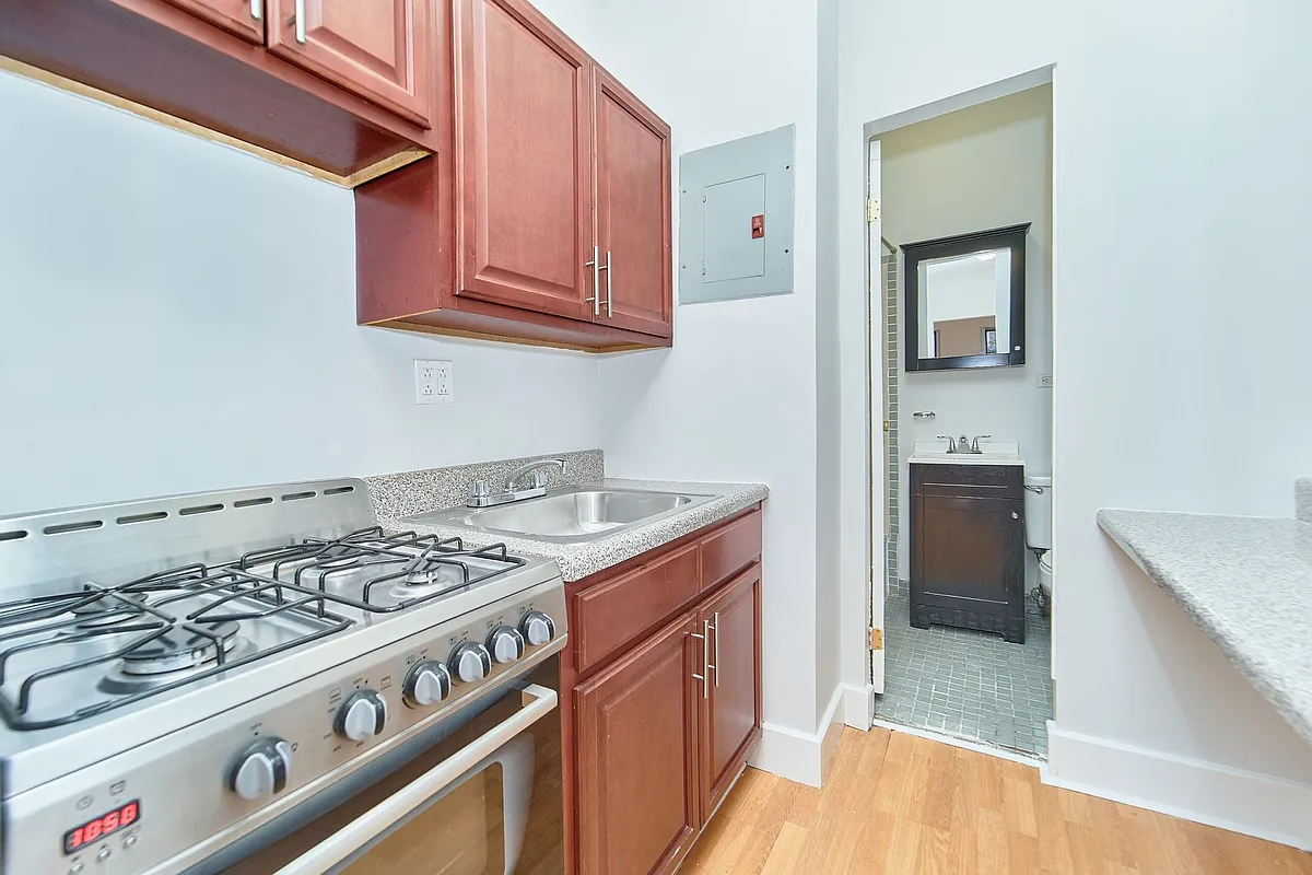 Building Photo - 529 E 81st St #1D