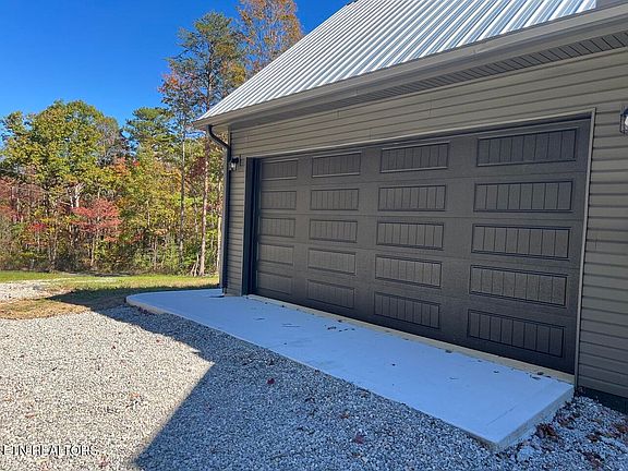 3rd image of 1230 Darrow Ridge Rd