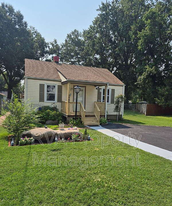 1st image of 2906 Maple St