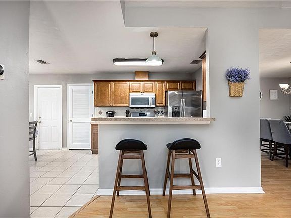 4th image of 1608 NE 45th Pl