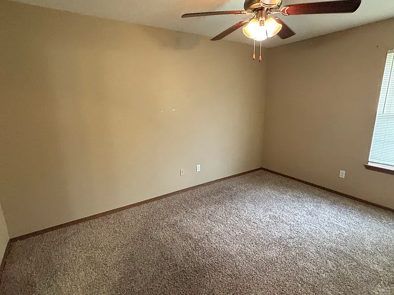 240 Sage St — Photo 5