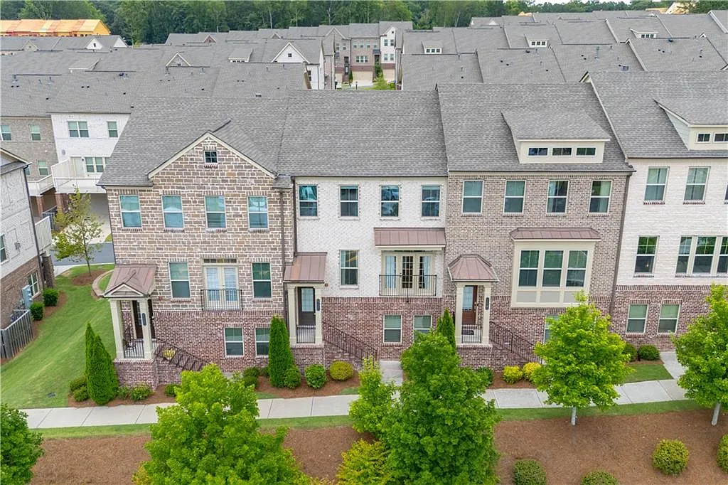 3 bed, 3.5 bath, 2256 sqft, $2,900 — Photo 1