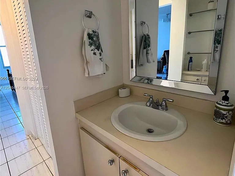 2899 Collins Ave #905 — Photo 12
