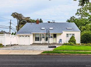 1103 Laux Pl, Bellmore, NY 11710