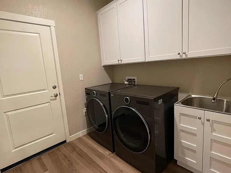 4395 Canada Way — Photo 30