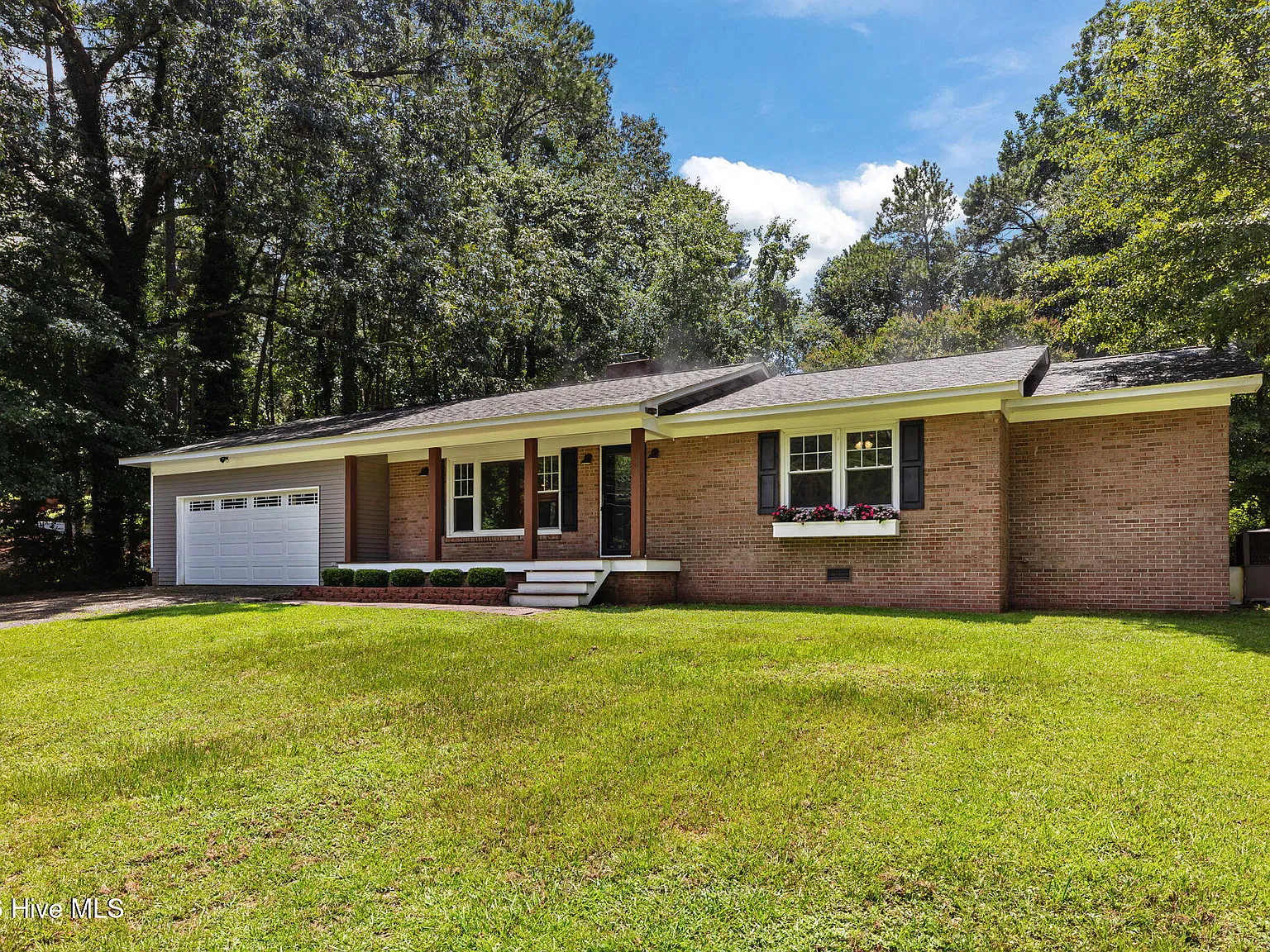 3 bed, 2.0 bath, 2000 sqft, $2,200 — Photo 3